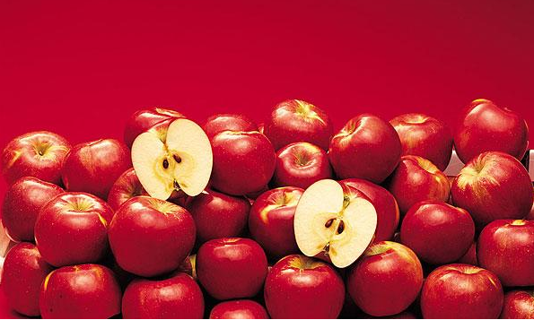 研究发现:每天三个苹果减小吸烟伤害